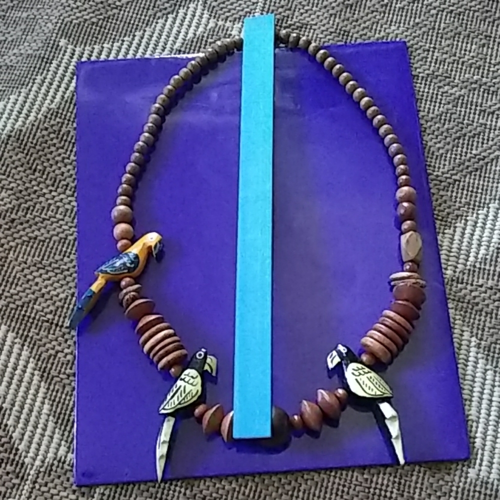 Gorgeous wooden necklace - Picture 3 of 3